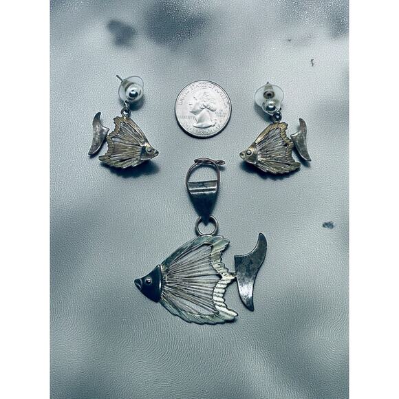 Signed Artisan Fish Pendant & Earrings Set Silver Tone Nautical Boho Jewelry - Picture 9 of 10